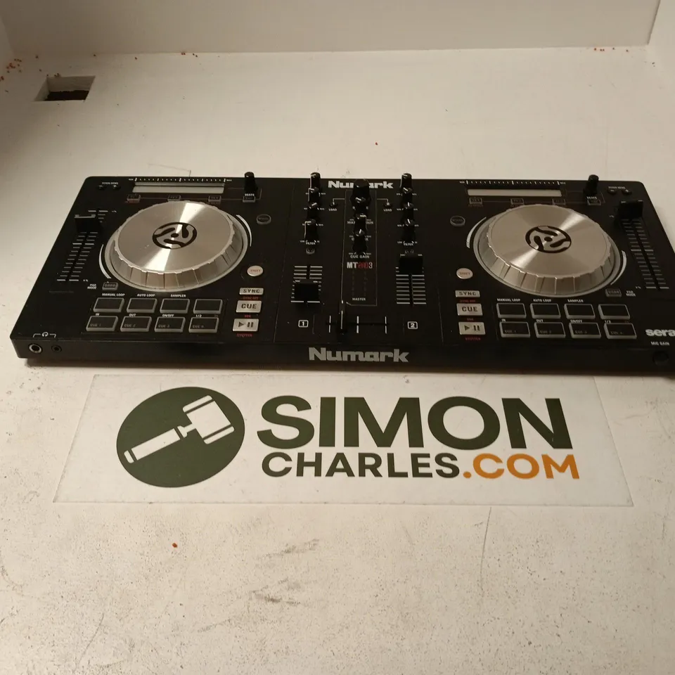 NUMARK SERATO DJ DECK