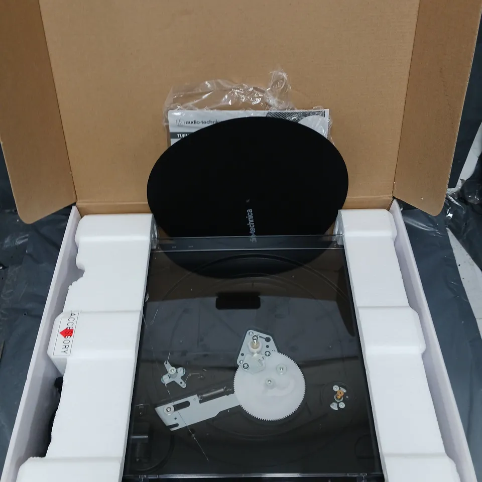 BOXED AUDIO-TECHNICA TURNTABLE AT-LP60XUSB 