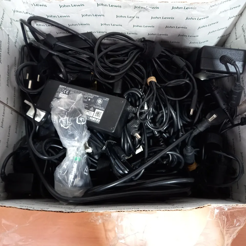 BOX OF APPROX 15 LAPTOP CHARGERS & SONY CABLES