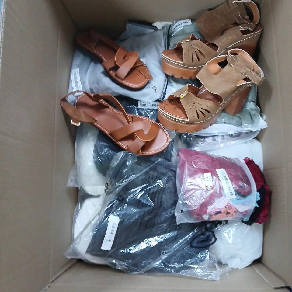 BOX OF APPROXIMATELY 15 ASSORTED HOUSEHOLD ITEMS TO INCLUDE SHOES ETC.