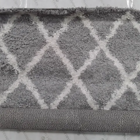 PACO HOME AREZZO RUG IN GREY/WHITE (120X160CM)