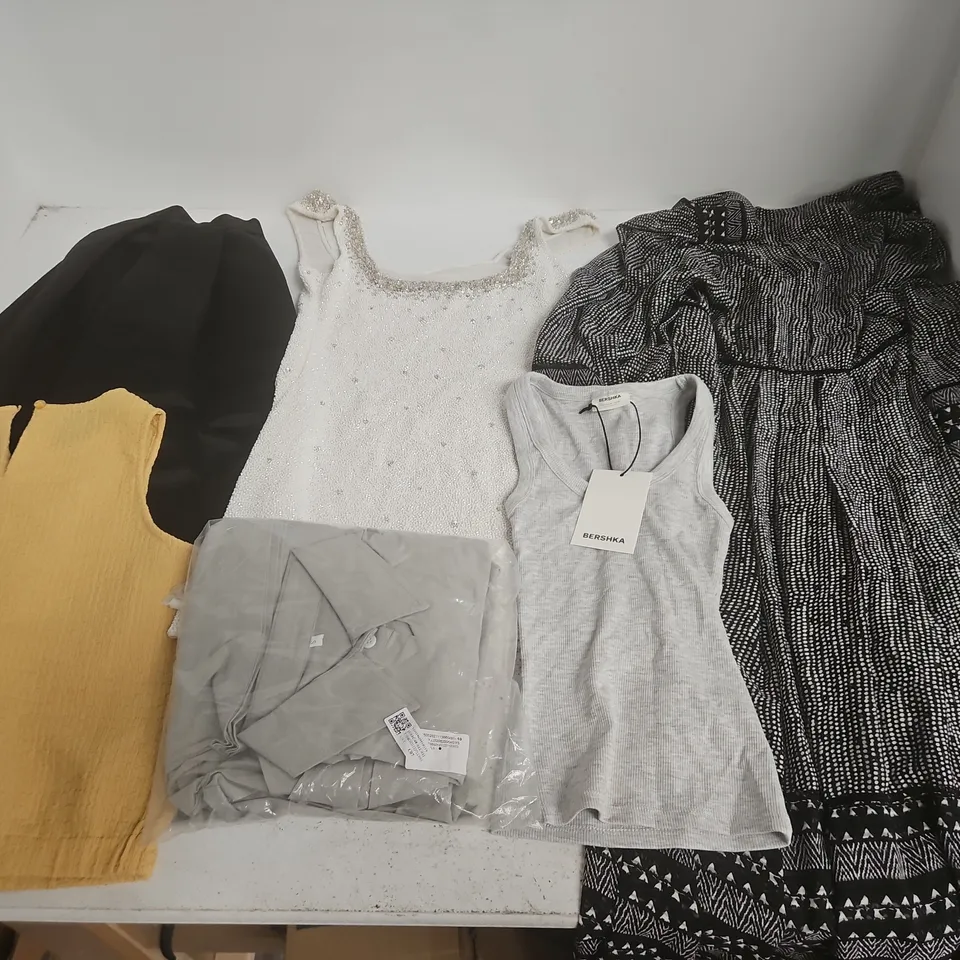 LARGE QUANTITY OF ASSORTED CLOTHING ITEMS TO INCLUDE BERSHKA, MAIA AND CIDER