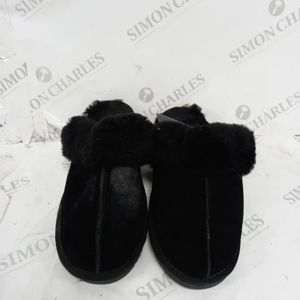 BONOVA SHEEPSKIN SLIPPERS SIZE 6