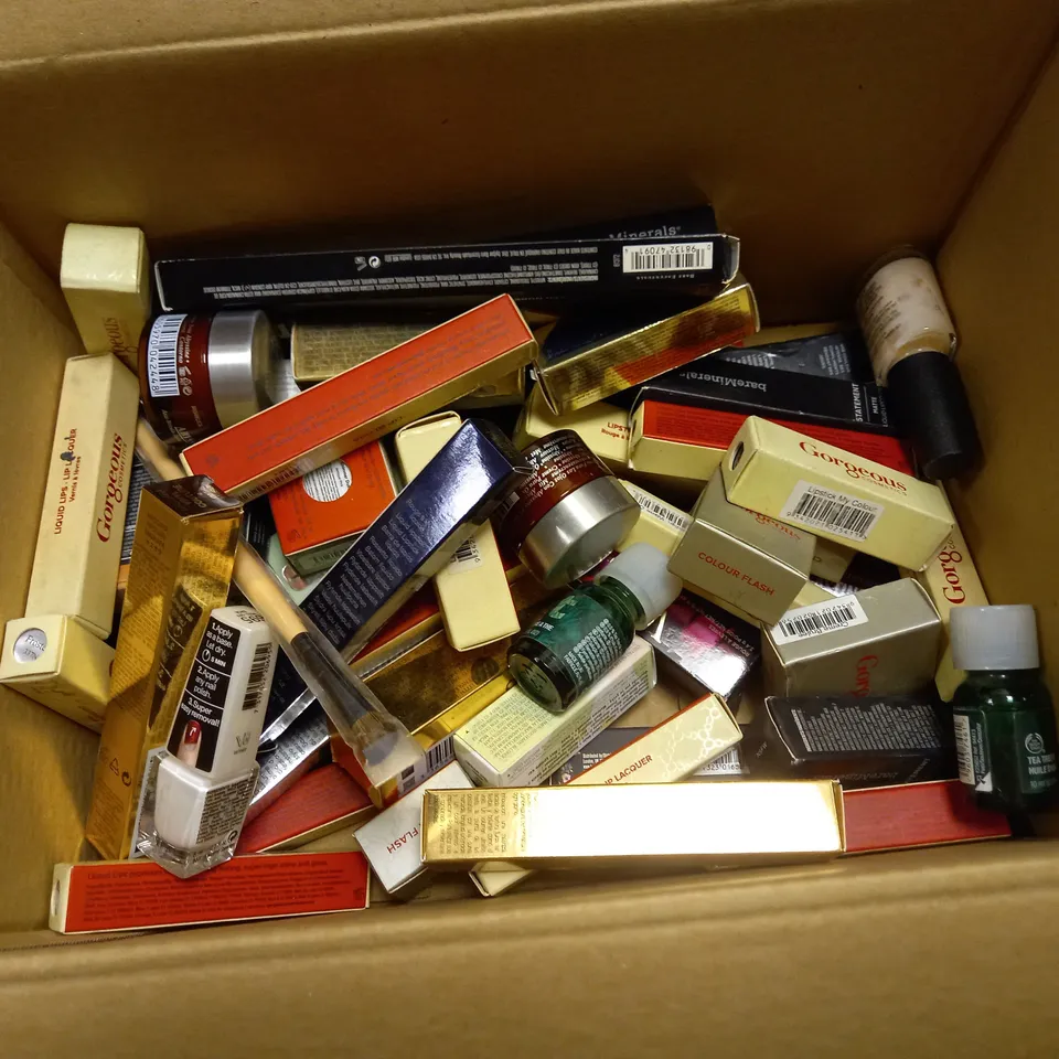 LOT OF APPROX 30 TO INCLUDE CLINIQUE BLACKHEAD SOLUTIONS , BAREMINERALS BARESKIN , ETC