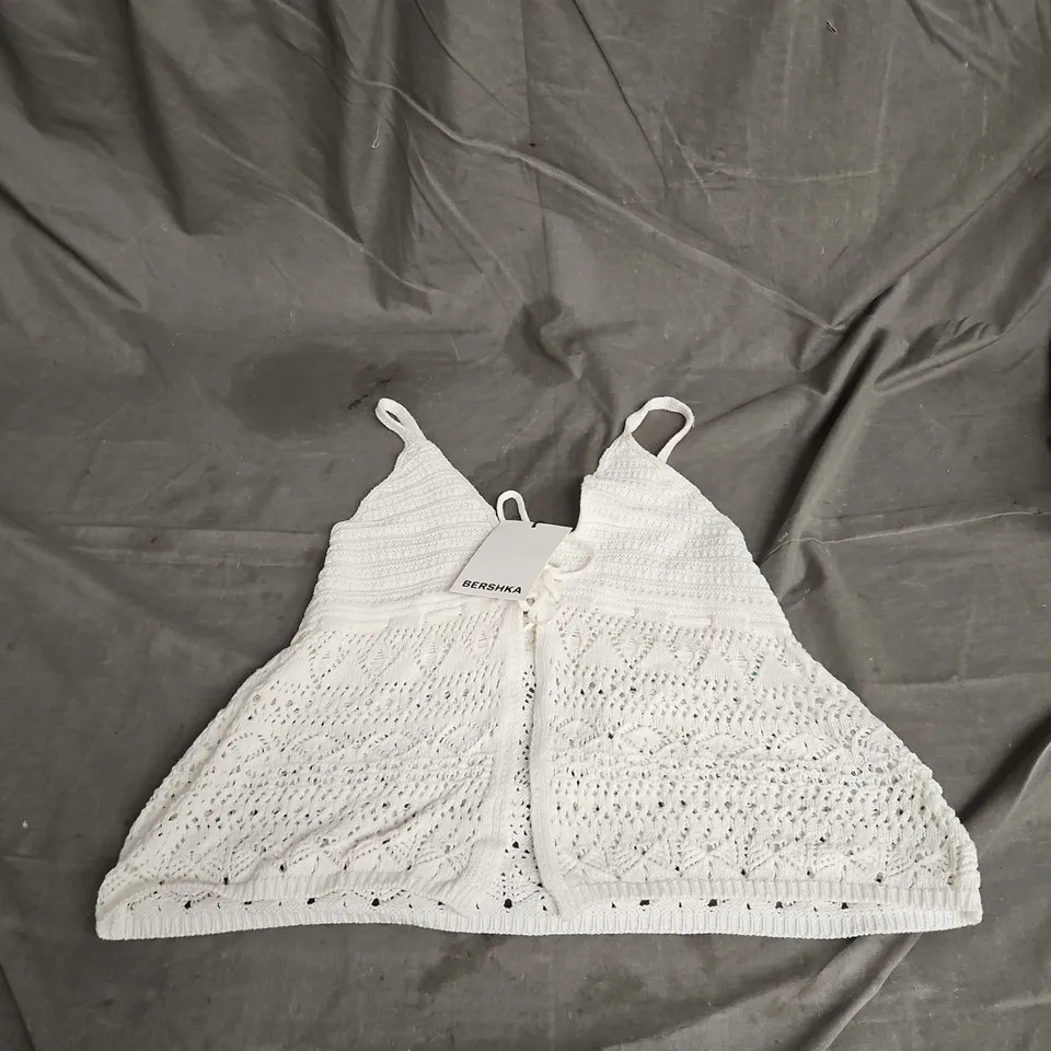BERSHKA KNIT TANK TOP IN WHITE SIZE M