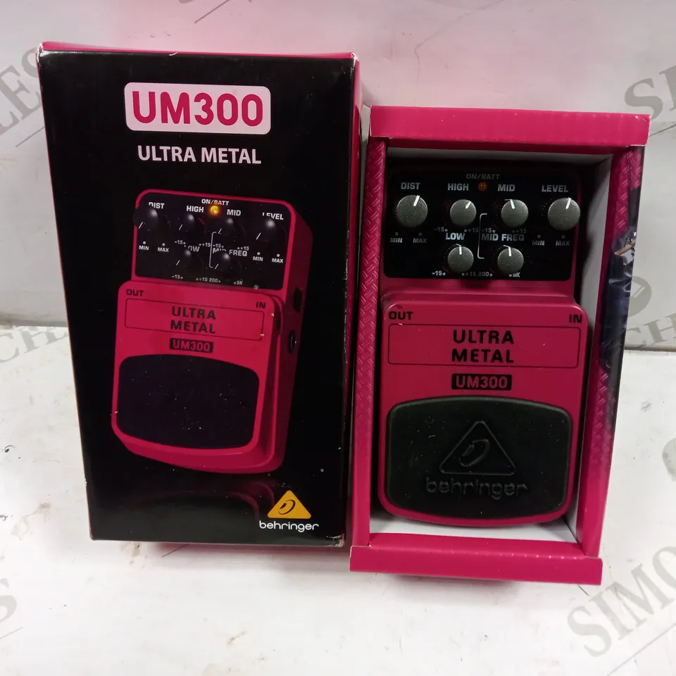 BEHRINGER UM300 ULTRA METAL