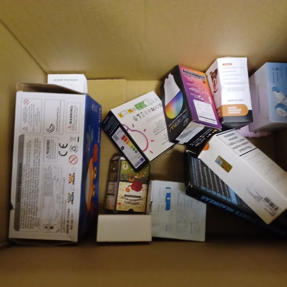 BOX OF APPROXIMATELY 10 ASSORTED ITEMS TO INCLUDE RGBW LIGHTS, CUTE CRAB, ECIGARETTE ETC
