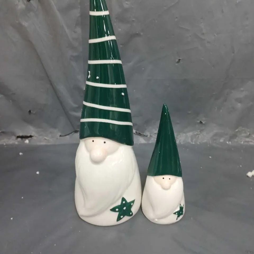 BOXED PAIR OF CERAMIC SANTA ORNAMENTS 