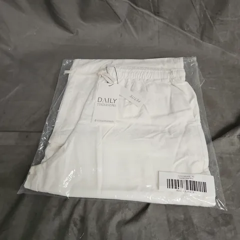 STRADIVARIUS DAILY TROUSERS IN OFF WHITE SIZE XL