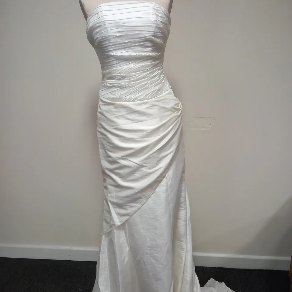 BERKETEX BRIDE HIGH RISE WEDDING DRESS - SIZE 8