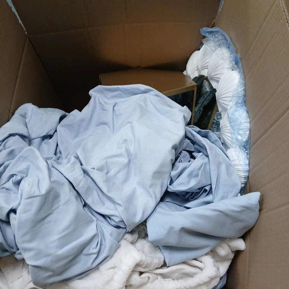 BOX OF APPROXIMATELY 10 ASSORTED ITEMS INCLUDING CROSSBODY BAG , VACUUM BAG SET AND FITTED SHEETS 