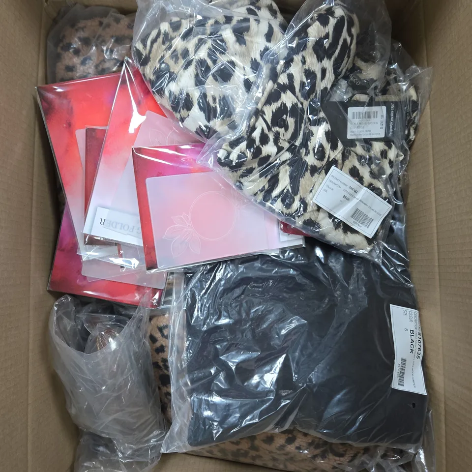 APPROXIMATELY 20 ASSORTED HOUSEHOLD PRODUCTS TO INCLUDE CLOTHING, EMBOSSING FOLDER, PURSE ETC 