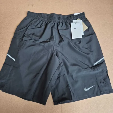 NIKE MILER SHORTS IN BLACK - SMALL