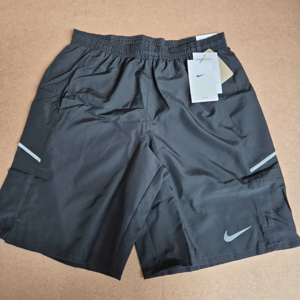NIKE MILER SHORTS IN BLACK - SMALL