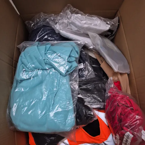 BOX OF APPROXIMATELY 25 ASSORTED CLOTHING ITEMS IN VARIOUS STYLES AND SIZES 