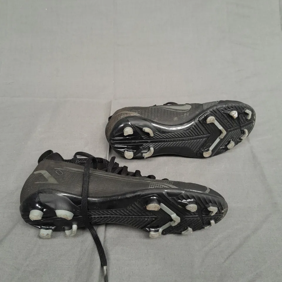 UNBOXED PAIR OF NIKE MERCURIAL BLACK UK 2 BOOTS