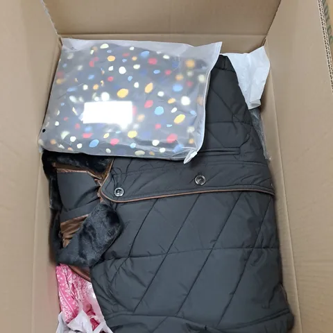 BOX OF APPROX. 25 ASSORTED CLOTHING VARYING IN SIZE/COLOUR/STYLE TO INCLUDE:  TOPS, TROUSERS, JUMPERS