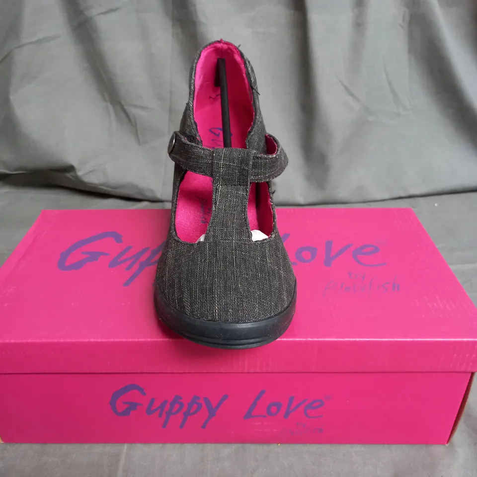 BOX OF APPROXIMATELY 6 PAIRS OF GUPPY LOVE OPEN TOP VELCRO WEDGE SHOE SIZE 10