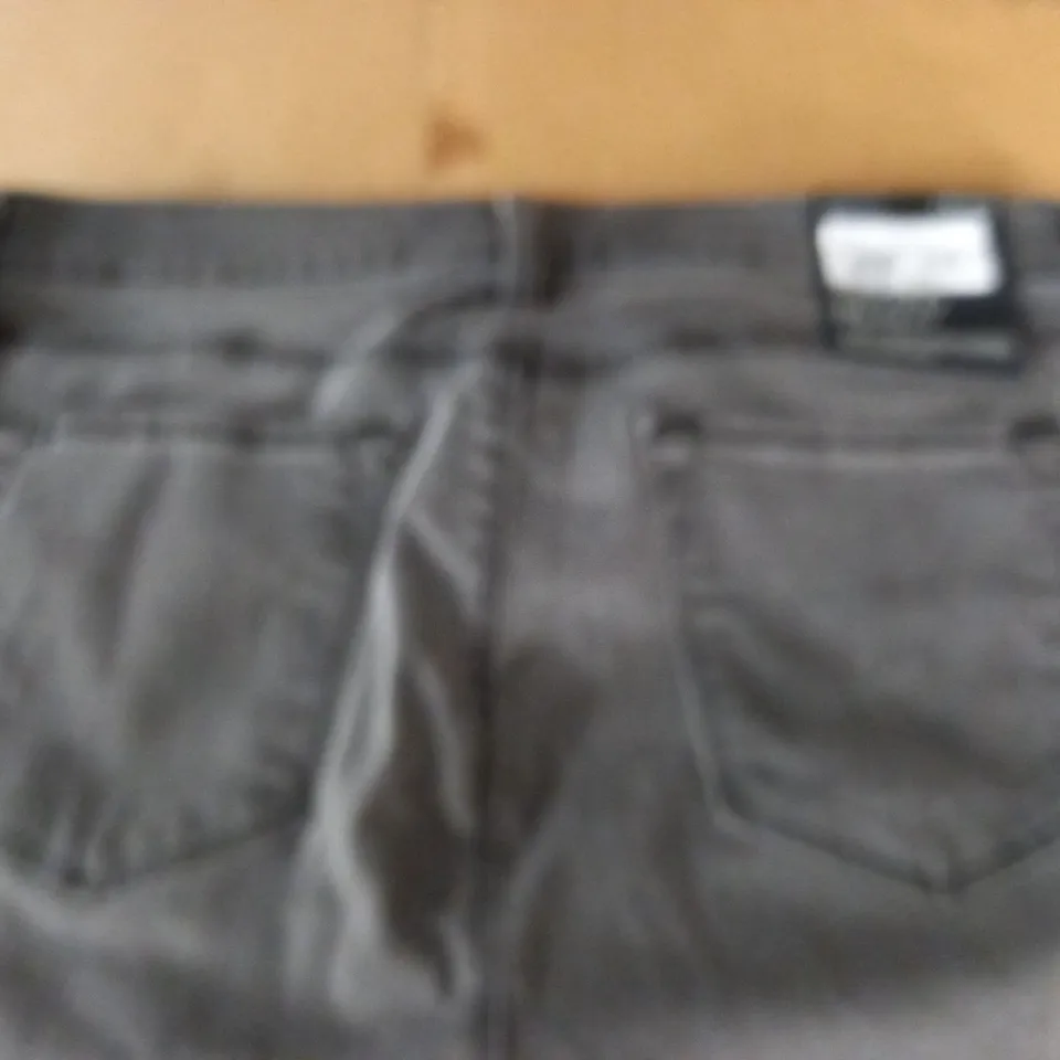 BRAND NEW J BRAND SUPER SKINNY MID RISE JEANS IN WASHED BLACK - 31