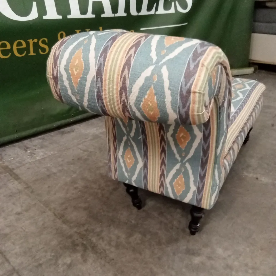 QUALITY DESIGNER PATTERNED FABRIC CHAISE LOUNGE