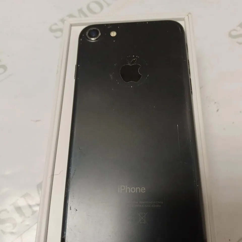 BOXED APPLE IPHONE 7 (A1778)