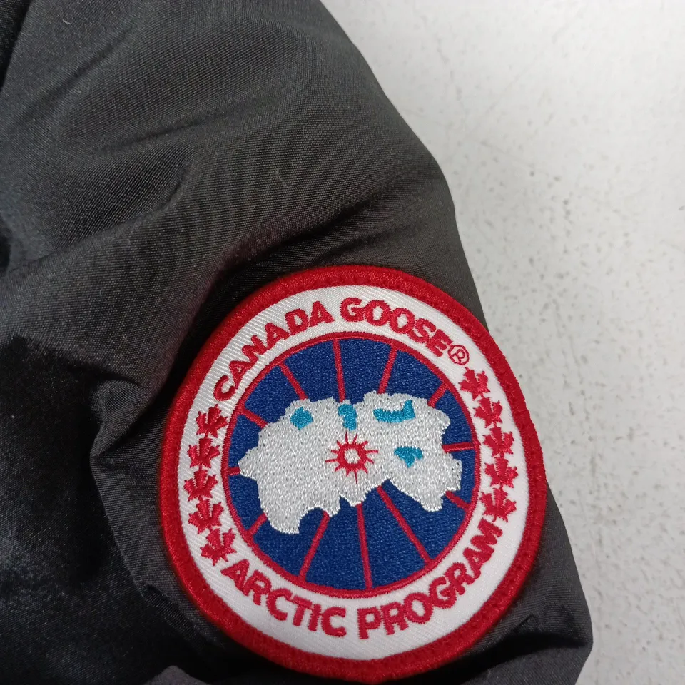 CANADA GOOSE MACMILLAN PARKA – SIZE M