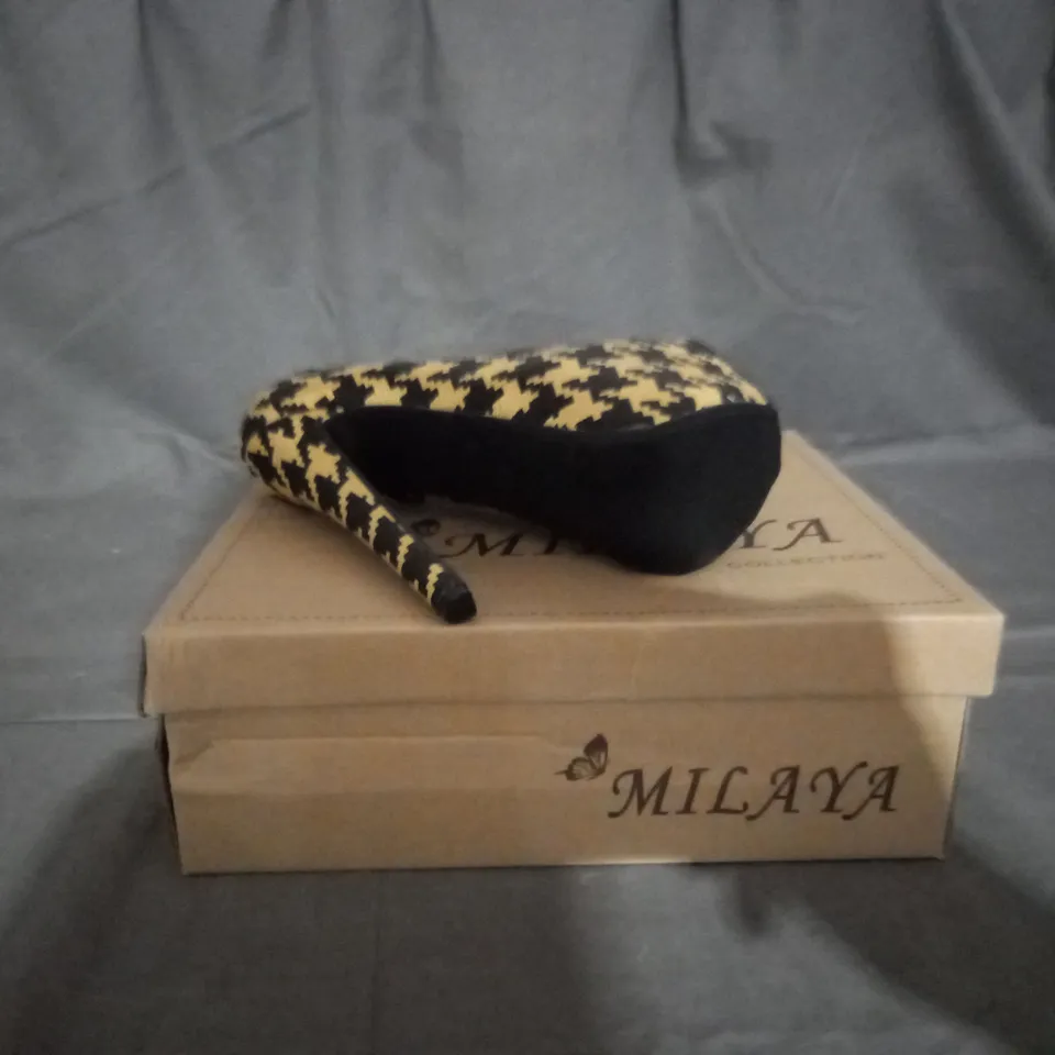 APPROXIMATELY 12 BOXED PAIR OF PLATFORM HEEL SHOES IN VARIOUS SIZES TO INCLUDE SIZE 36 