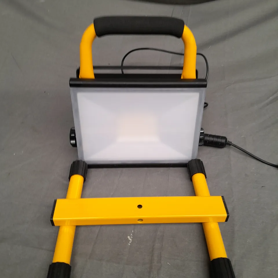 200 LM RECHARGEABLE WORK LIGHT