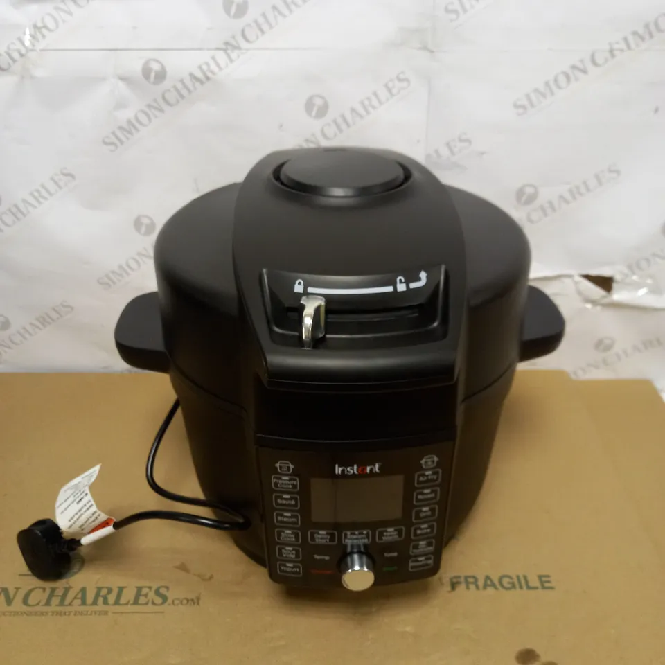 INSTANT POT DUO CRISP WITH ULTIMATE LID MULTI-COOKER AND AIR FRYER 