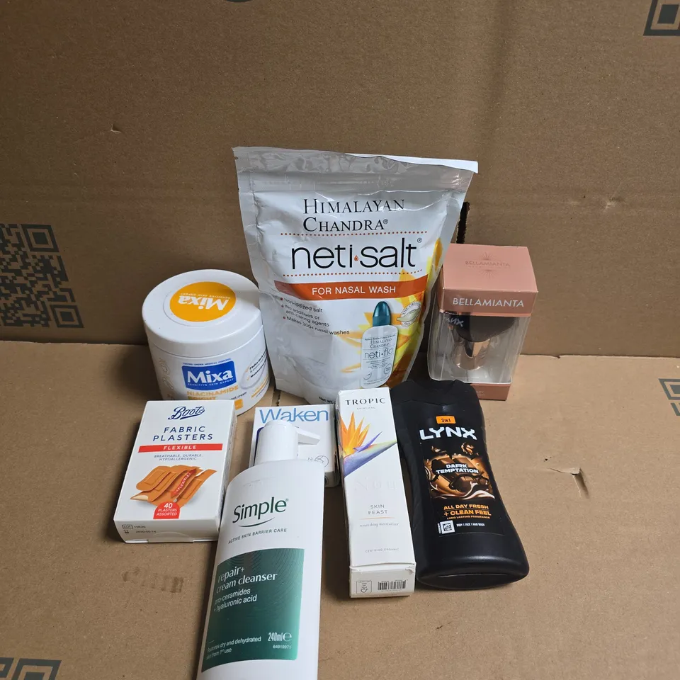 APPROXIMATELY 15 ASSORTED HEALTH & BEAUTY PRODUCTS TO INCLUDE LYNX, TROPIC AND BRUSHES 