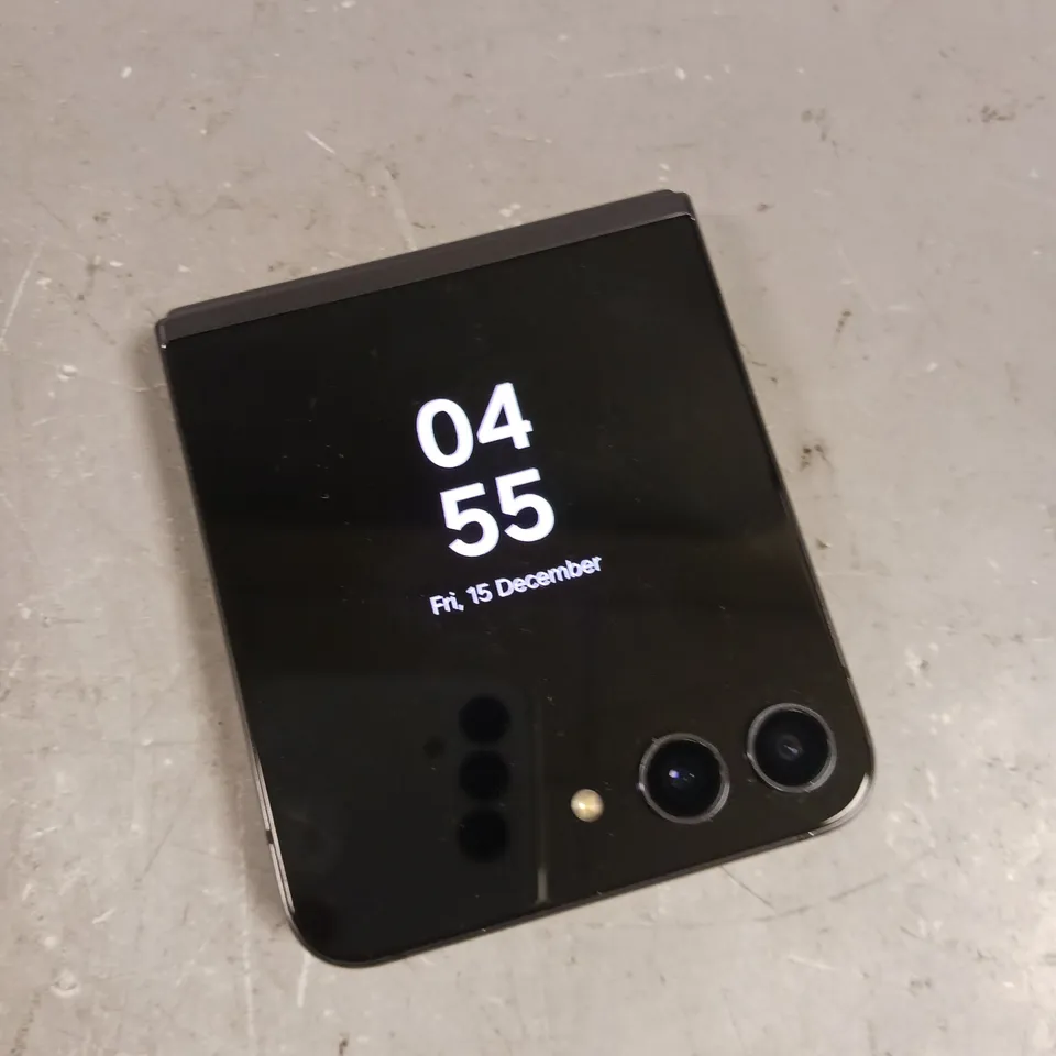 SAMSUNG GALAXY Z FLIP5 SMARTPHONE 