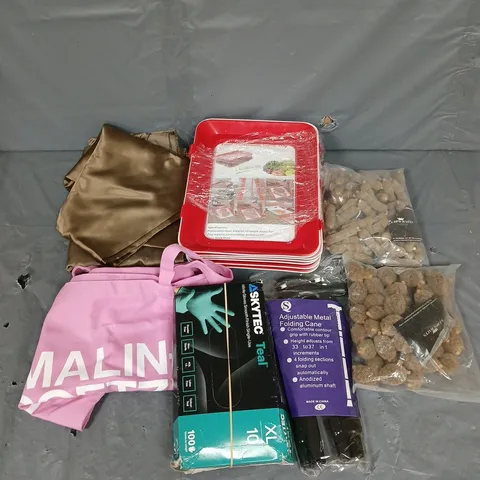 BOX OF APPROXIMATELY 12 ASSORTED HOUSEHOLD ITEMS TO INCLUDE - FOOD PRESERVATION TRAYS - TACKLE BAIT - ADJUSTABLE FOLDING CANE - ETC