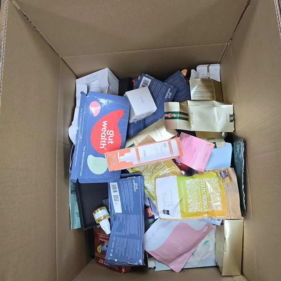 BOX OF APPROXIMATELY 25 ASSORTED ITEMS TO INCLUDE: FULL COVERAGE FACE MASK AND EYE PAD SET