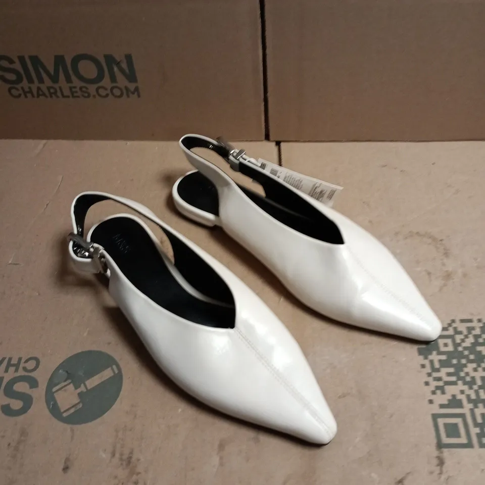 M & S LADIES CREAM POINTED TOE FLAT SANDALS STANDARD FIT SIZE 7