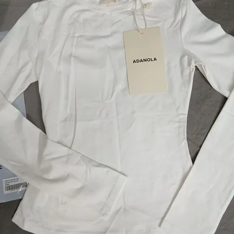 ADANOLA LONG SLEEVE FITTED TOP - M