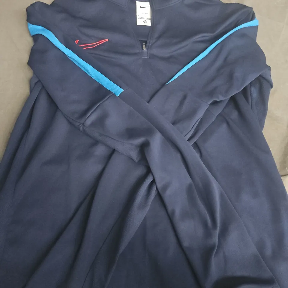 NIKE NAVY QUARTER-ZIP SPORTS TOP WITH BLUE STRIPE SIZE M