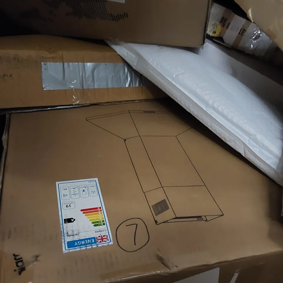 PALLET OF ASSORTED ITEMS INCLUDING: NON-STICK TABLE GRILL, COOKER HOOD, STEAM MOP, WINDOW BLINDS, TOILET SEAT, FABRIC SHOE RACK
