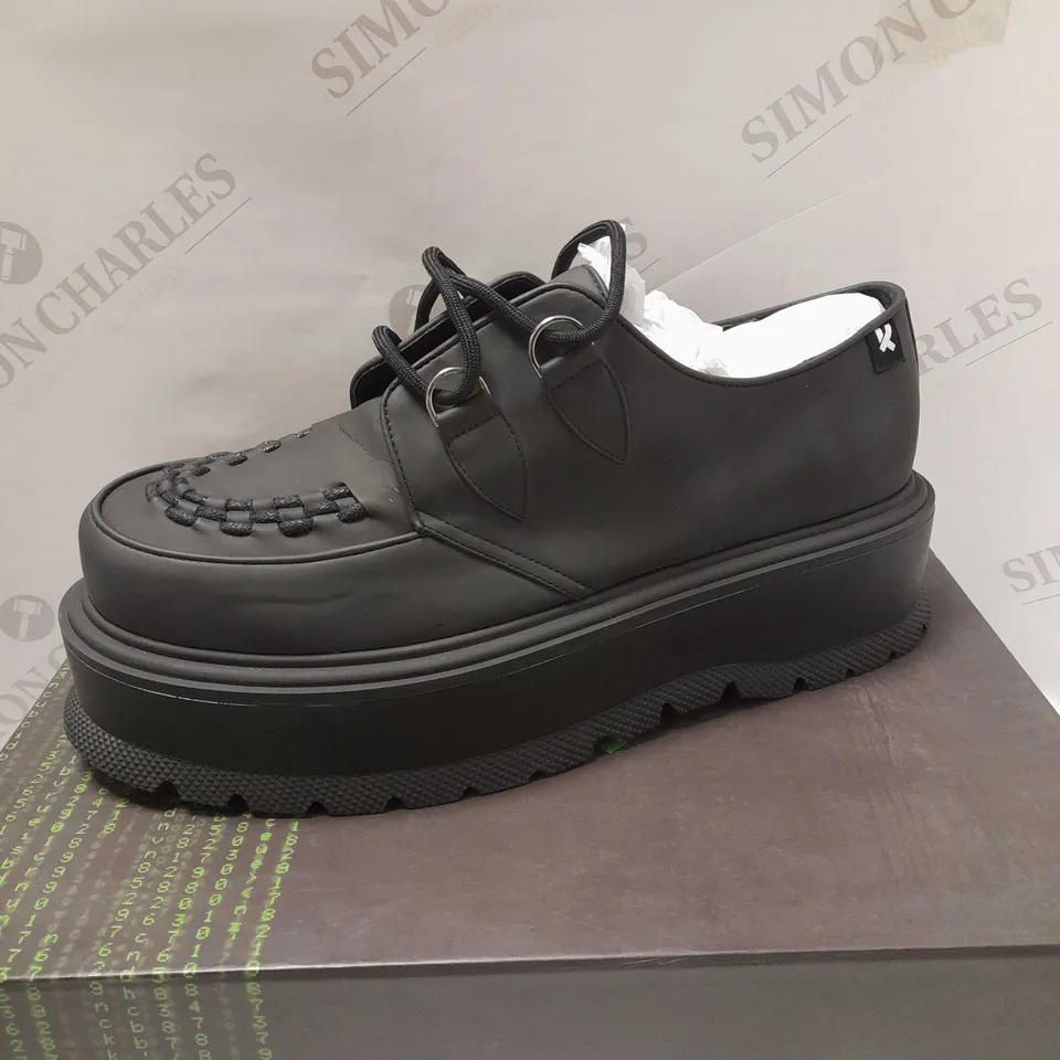 KOI THE CONSPIRATOR MEN'S BLACK CREEPERS - SIZE 9