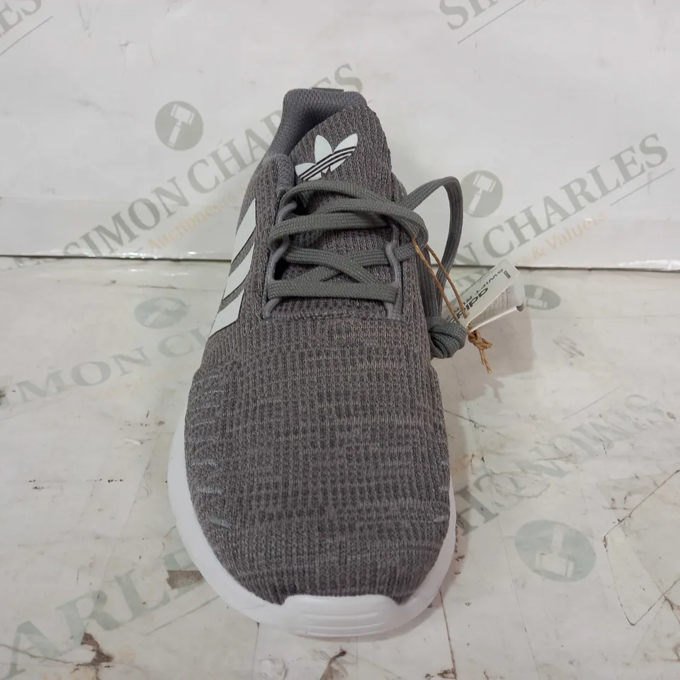 PAIR OF ADIDAS SWIFT RUN 22 C SHOES IN GREY/WHITE UK SIZE 2