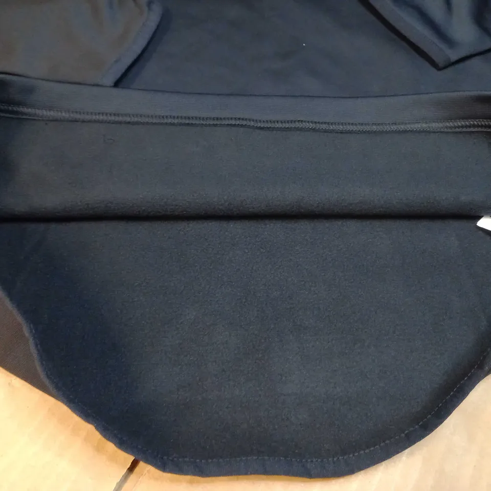 UNDER ARMOUR BLACK/LOGO FLEECE LINED FITNESS TOP - SMALL