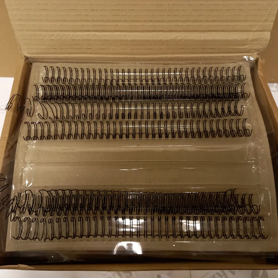 BOX OF GBC WIRE BINDS - A4