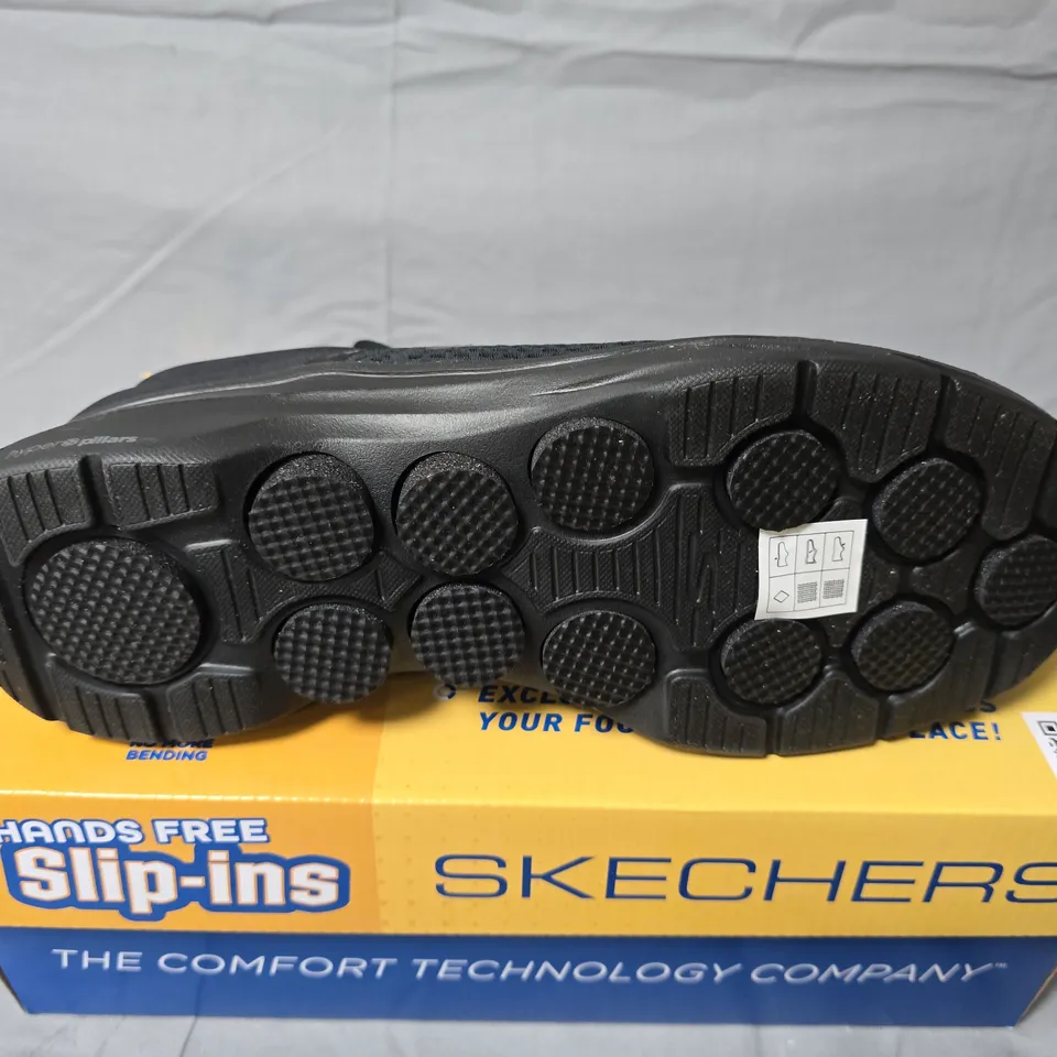 SKECHERS HANDS FREE SLIP-INS BLACK SNEAKERS (UK 7)