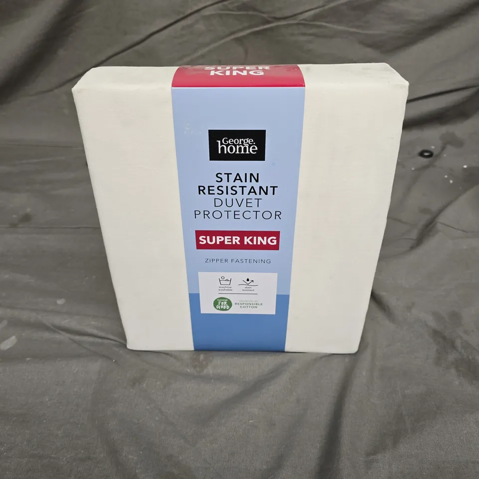 STAIN RESISTANT DUVET PROTECTOR - SUPER KING