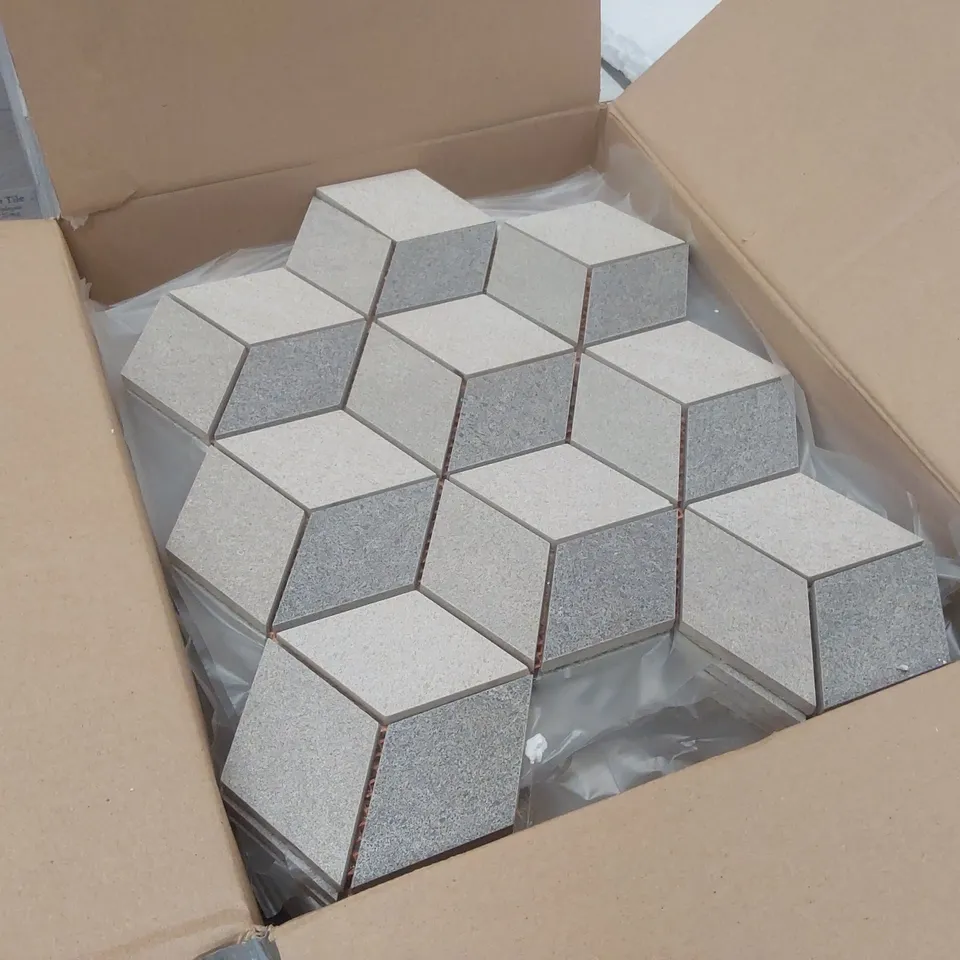 PALLET CONTAINING APPROXIMATELY 48x BRAND NEW VERONA MOSAIC TILES