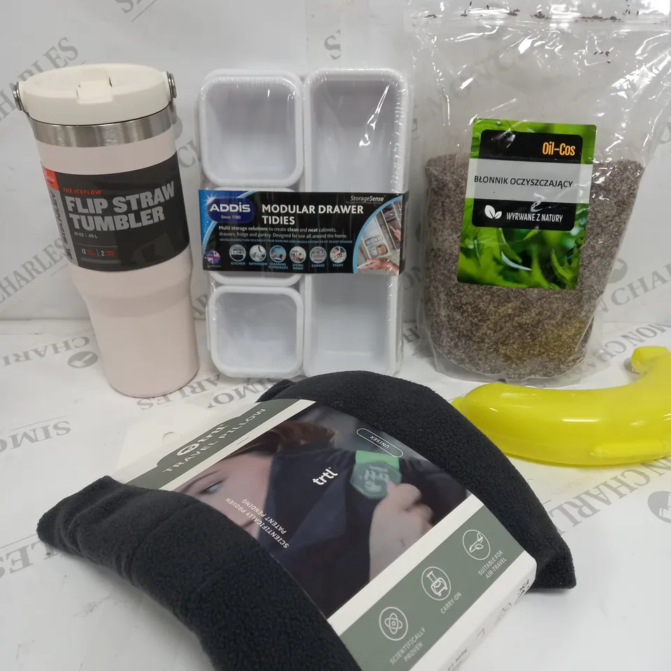 BOX OF APPROX 15 ASSORTED ITEMS TO INCLUDE - FLIP STRAW TUMBLER, BANANA HOLDER, TRAVEL PILLOW ETC
