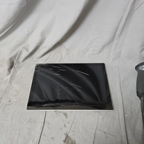 MICROSOFT SURFACE PRO 5 TABLET – I5-7300U, 8GB RAM, 256GB SSD, 12.3 INCH DISPLAY - CRACKED SCREEN