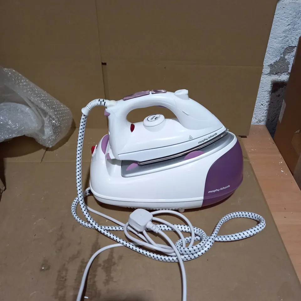 MORPHY RICHARDS JET STEAM GENERATOR IRON PINK/WHITE
