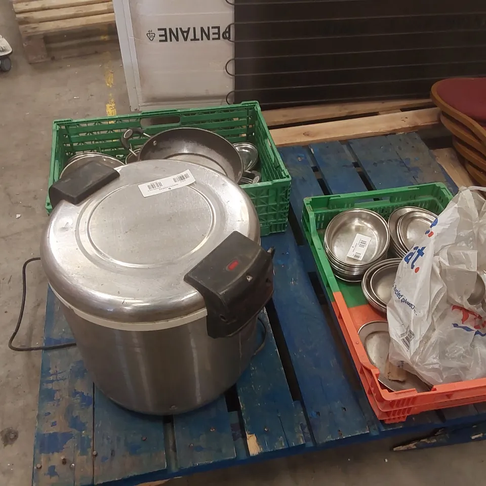 PALLET CONTAINING ASSORTED CATERING EQUIPMENT INCLUDING: DISHES, UTENSILS ECT