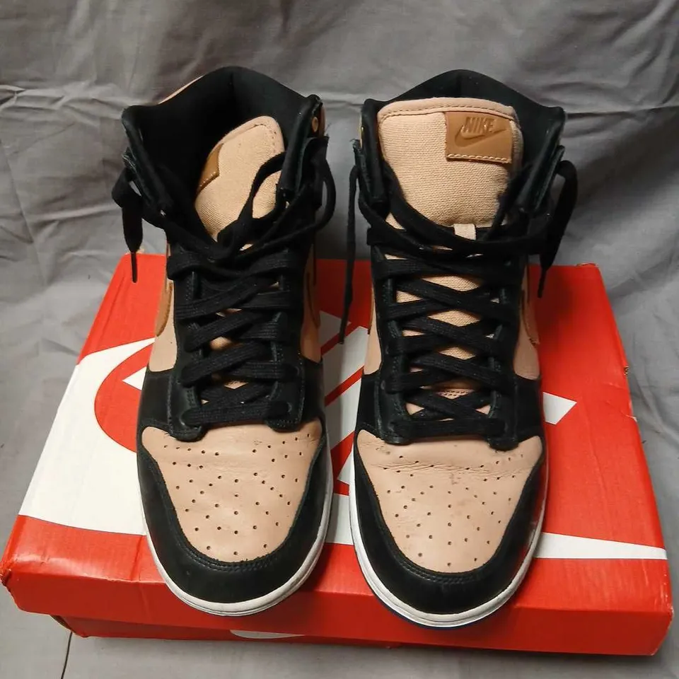 NIKE DUNK LOW SNEAKERS – BLACK/UNIVERSITY GOLD/WHITE, US 9.5 (UK 8.5, EUR 43) – BOXED