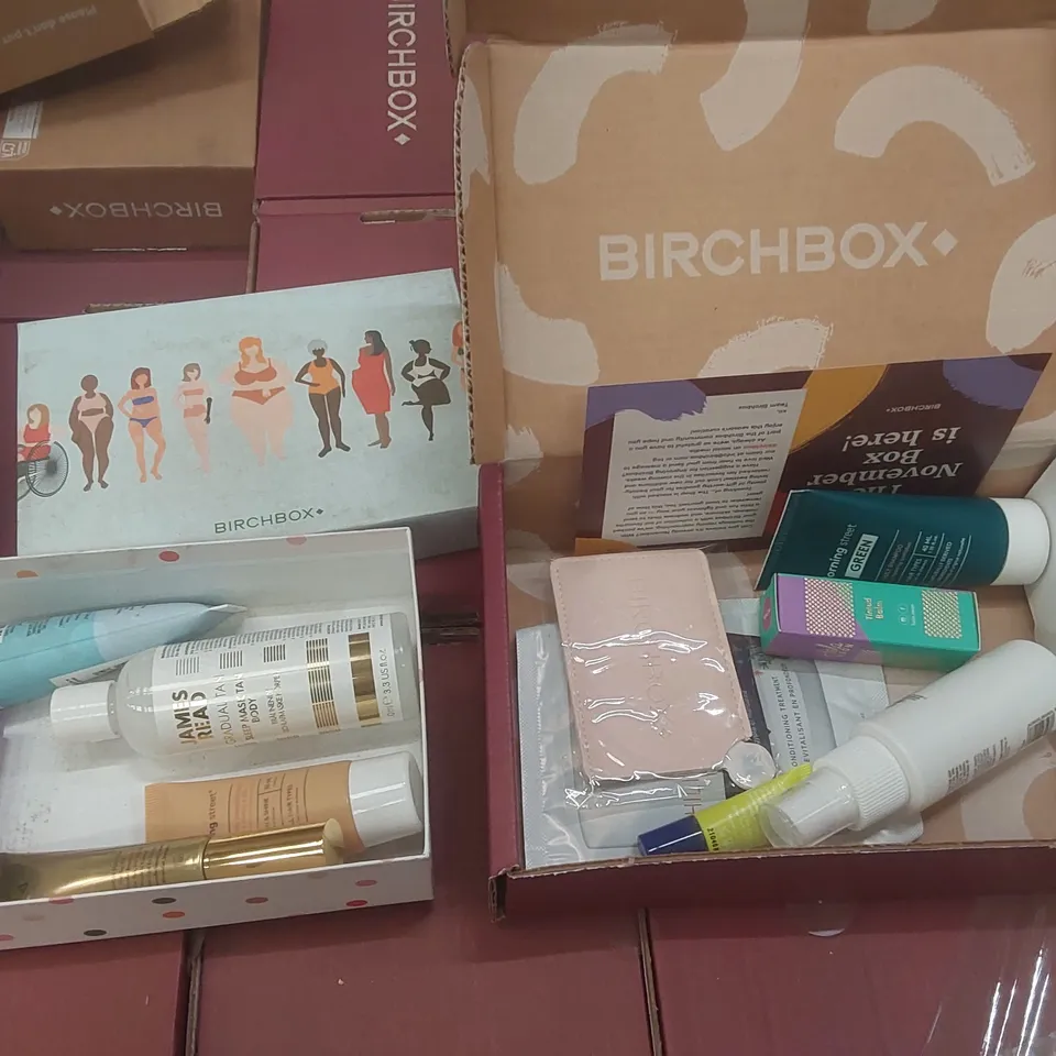 PALLET CONTAINING A VERY LARGE QUANTITY OF ASSORTED BIRCHBOX BEAUTY SETS ECT